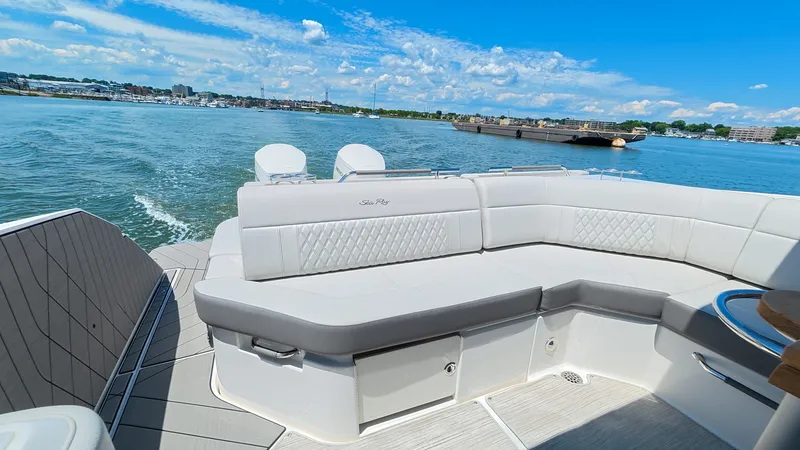 Slide: The Image of Sea Ray SLX 400 Outboard 2026 - 30