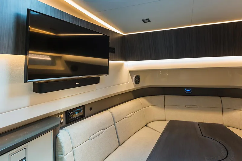 Slide: The Image of Sea Ray SLX 400 Outboard 2026 - 78