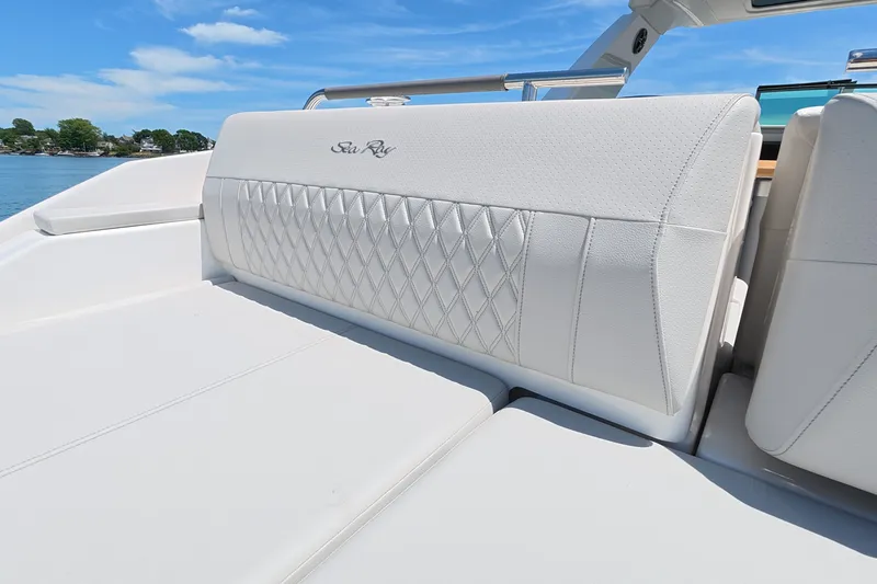 Slide: The Image of Sea Ray SLX 400 Outboard 2026 - 22