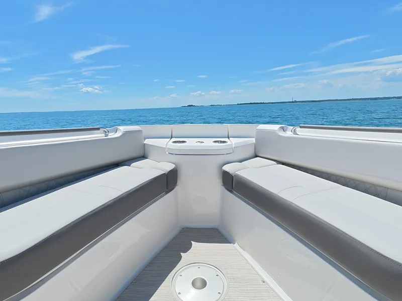 Slide: The Image of Sea Ray SLX 400 Outboard 2026 - 50