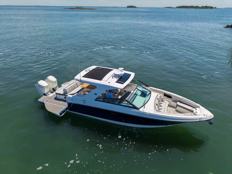 Slide: The Image of Sea Ray SLX 400 Outboard 2026 - 12