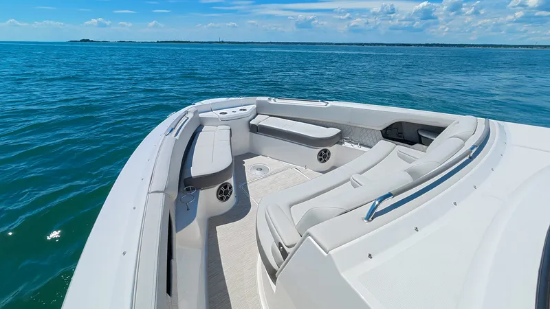Slide: The Image of Sea Ray SLX 400 Outboard 2026 - 73