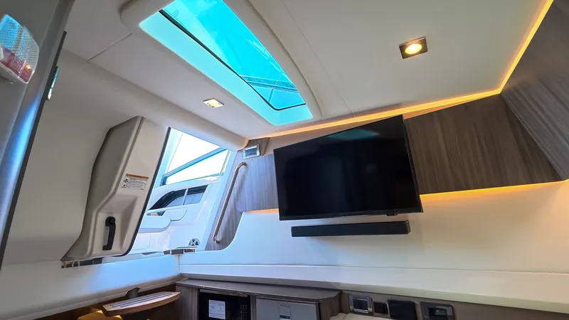 Slide: The Image of Sea Ray SLX 400 Outboard 2026 - 40