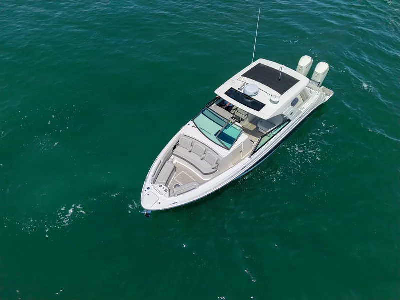 Slide: The Image of Sea Ray SLX 400 Outboard 2026 - 4