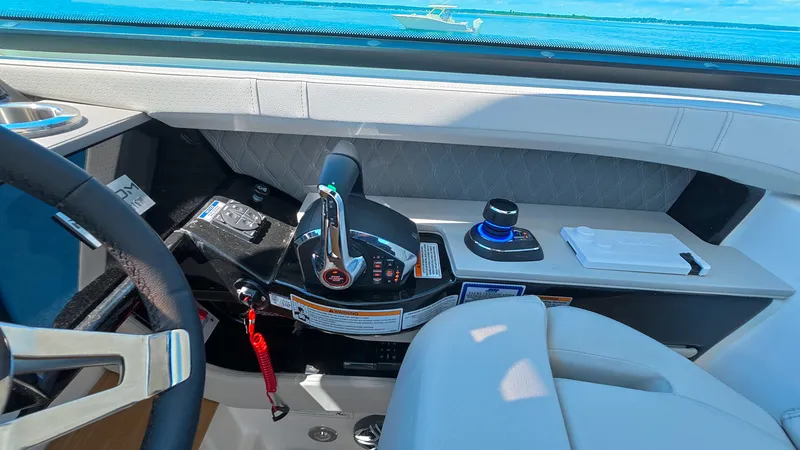 Slide: The Image of Sea Ray SLX 400 Outboard 2026 - 60
