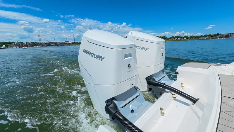 Slide: The Image of Sea Ray SLX 400 Outboard 2026 - 21