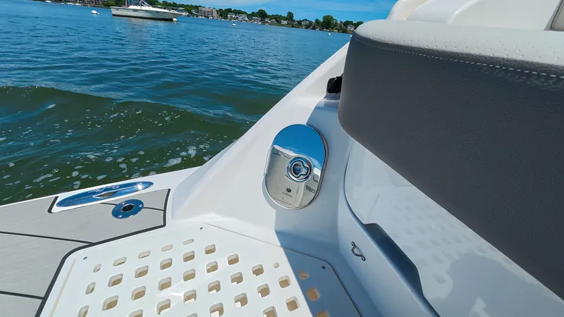 Slide: The Image of Sea Ray SLX 400 Outboard 2026 - 25