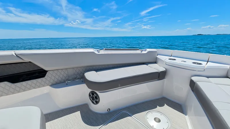 Slide: The Image of Sea Ray SLX 400 Outboard 2026 - 66