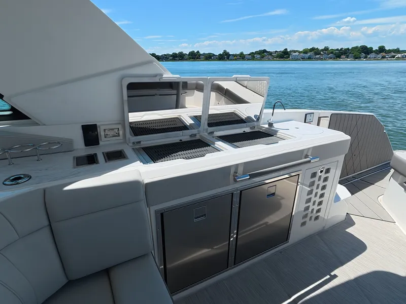 Slide: The Image of Sea Ray SLX 400 Outboard 2026 - 27