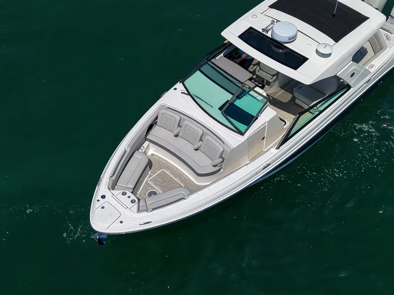 Slide: The Image of Sea Ray SLX 400 Outboard 2026 - 5