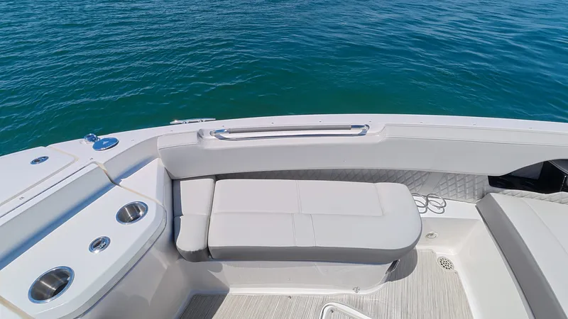 Slide: The Image of Sea Ray SLX 400 Outboard 2026 - 68