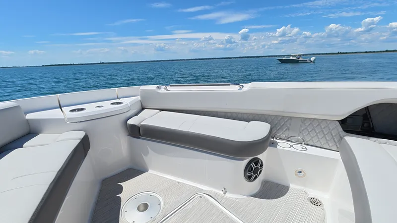 Slide: The Image of Sea Ray SLX 400 Outboard 2026 - 51