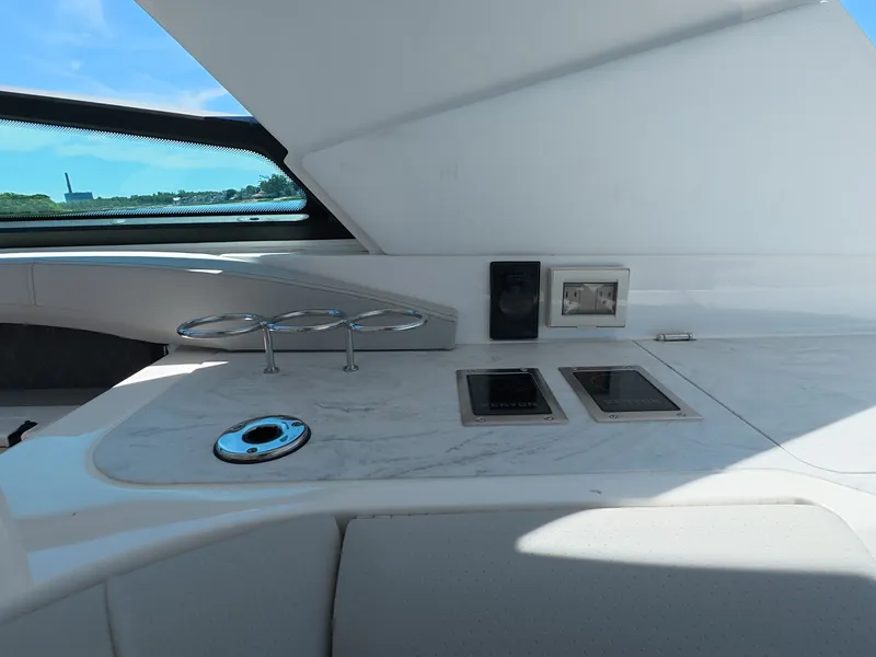 Slide: The Image of Sea Ray SLX 400 Outboard 2026 - 29