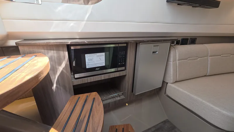 Slide: The Image of Sea Ray SLX 400 Outboard 2026 - 46