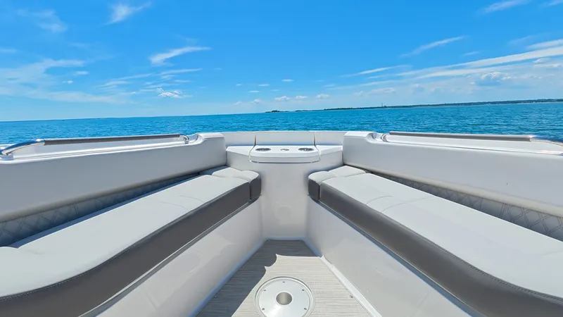Slide: The Image of Sea Ray SLX 400 Outboard 2026 - 65