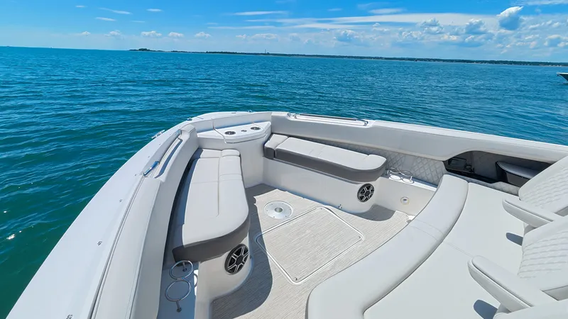 Slide: The Image of Sea Ray SLX 400 Outboard 2026 - 70
