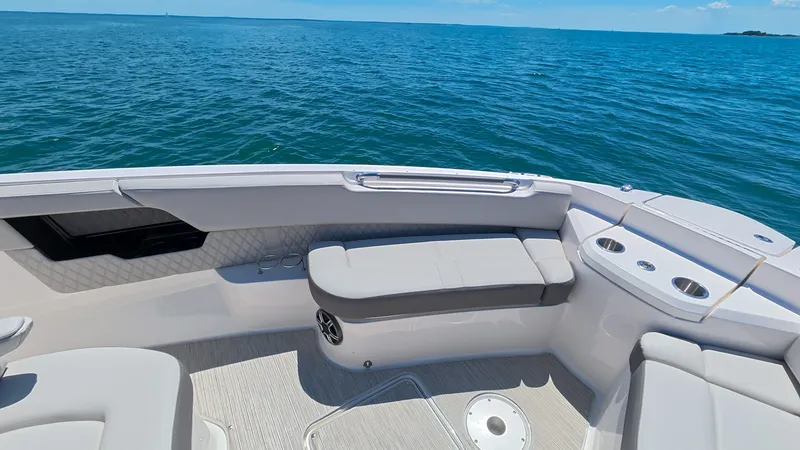Slide: The Image of Sea Ray SLX 400 Outboard 2026 - 71