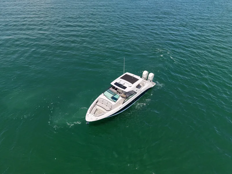 Slide: The Image of Sea Ray SLX 400 Outboard 2026 - 2