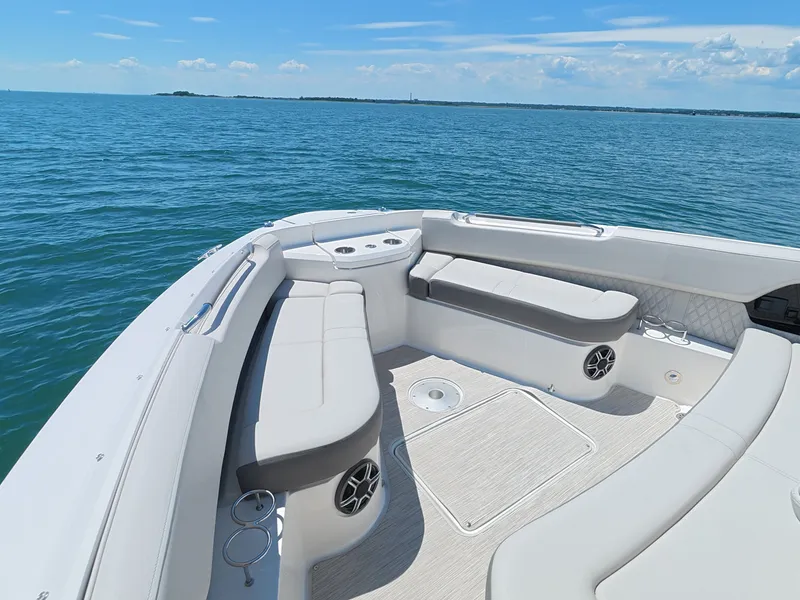 Slide: The Image of Sea Ray SLX 400 Outboard 2026 - 48