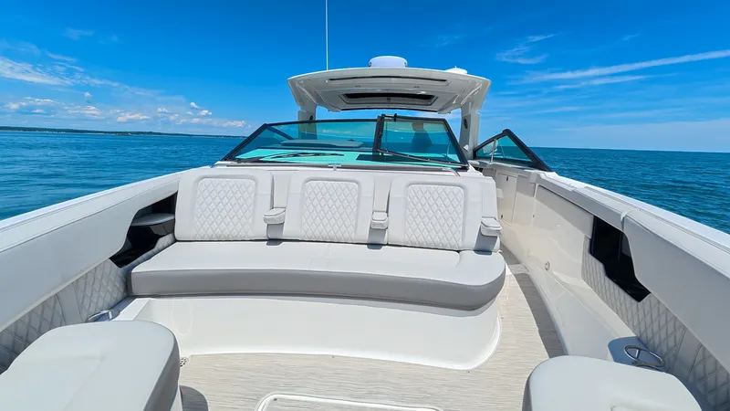 Slide: The Image of Sea Ray SLX 400 Outboard 2026 - 62