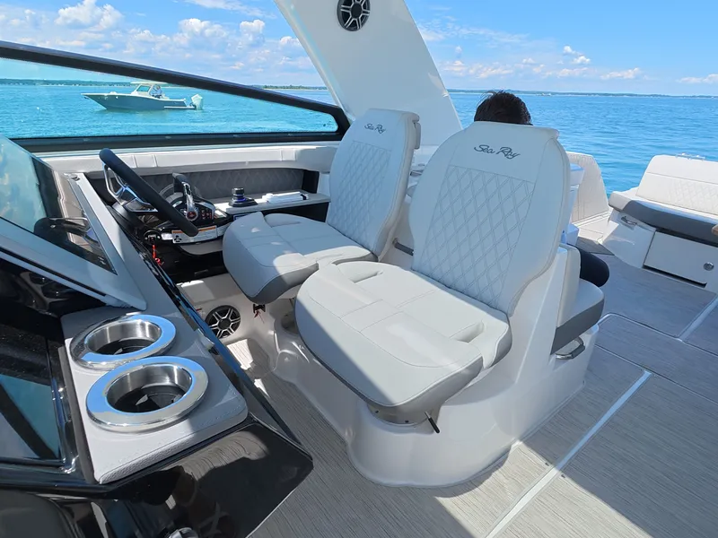 Slide: The Image of Sea Ray SLX 400 Outboard 2026 - 35