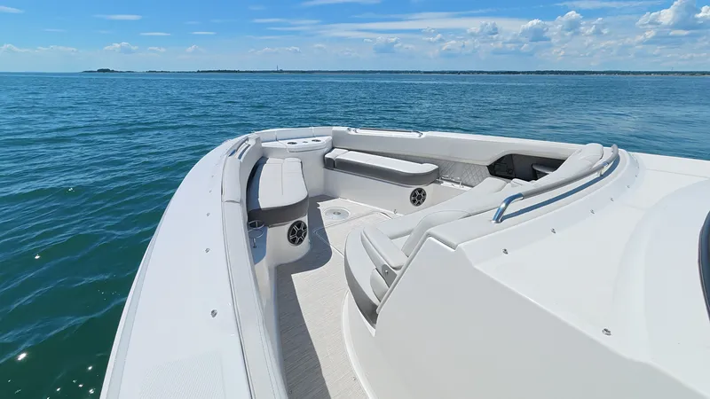 Slide: The Image of Sea Ray SLX 400 Outboard 2026 - 53