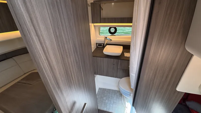 Slide: The Image of Sea Ray SLX 400 Outboard 2026 - 50