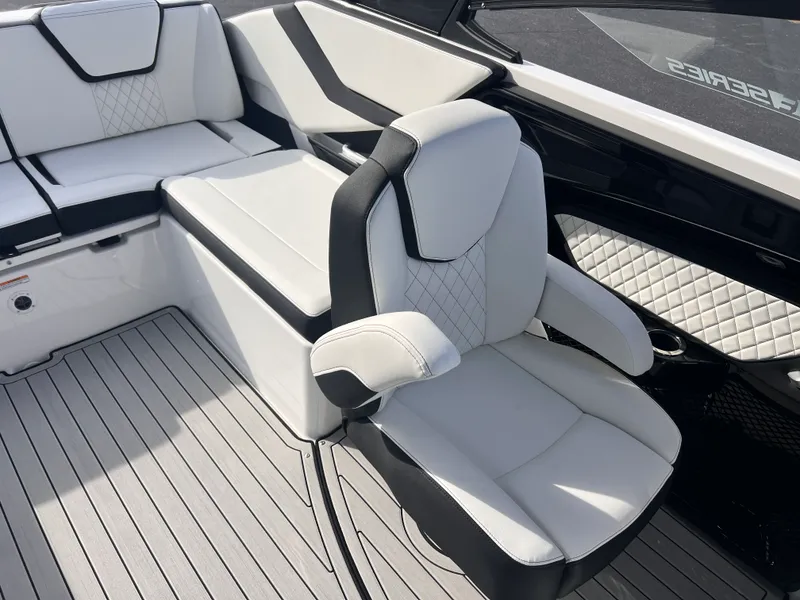 Slide: The Image of Yamaha 252SE 2026 - 11