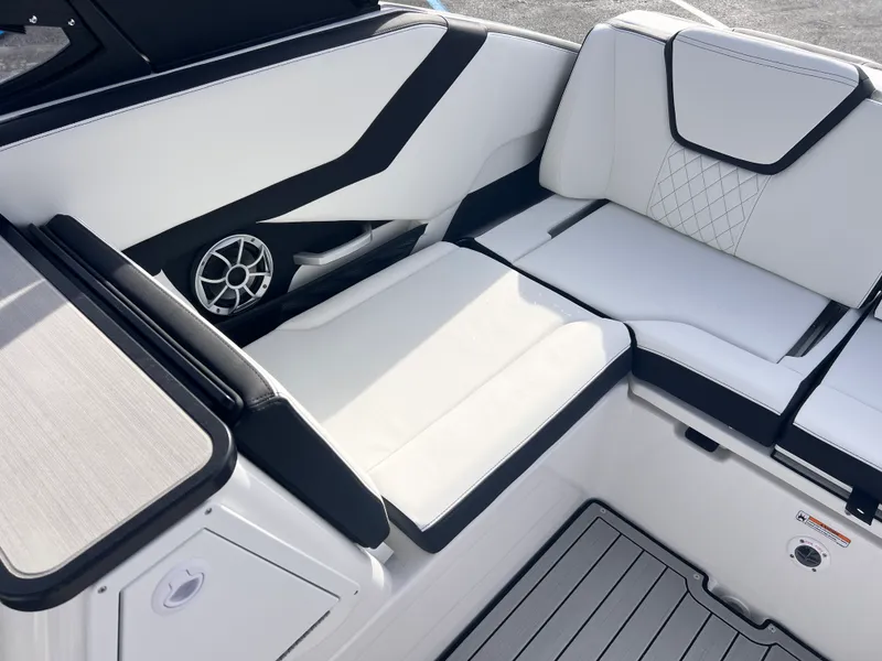 Slide: The Image of Yamaha 252SE 2026 - 13