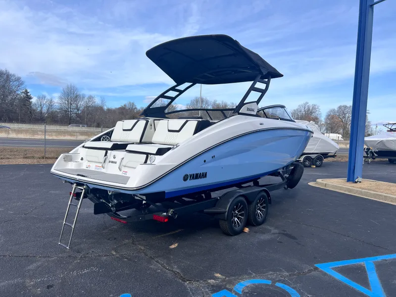 Slide: The Image of Yamaha 252SE 2026 - 3