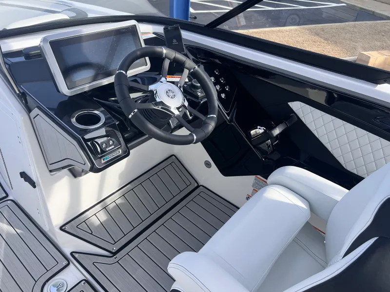 Slide: The Image of Yamaha 252SE 2026 - 4