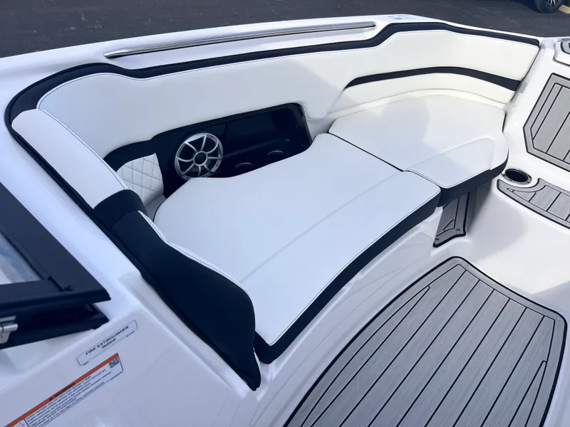 Slide: The Image of Yamaha 252SE 2026 - 7