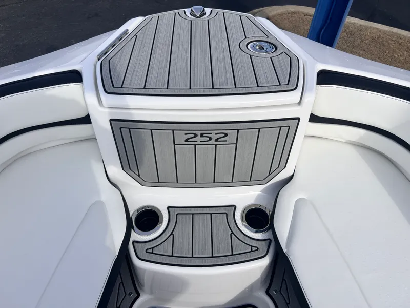 Slide: The Image of Yamaha 252SE 2026 - 8