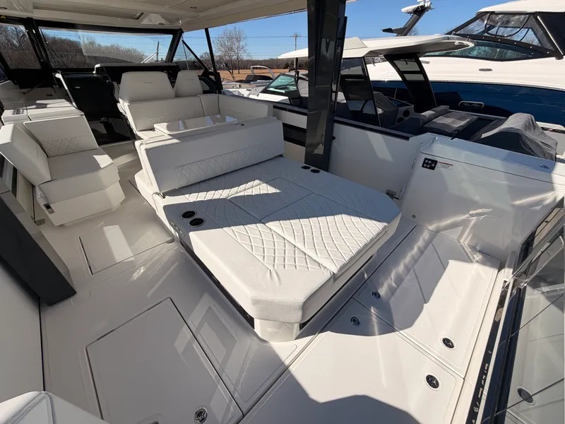 Slide: The Image of Saxdor 400 GTO 2026 - 8