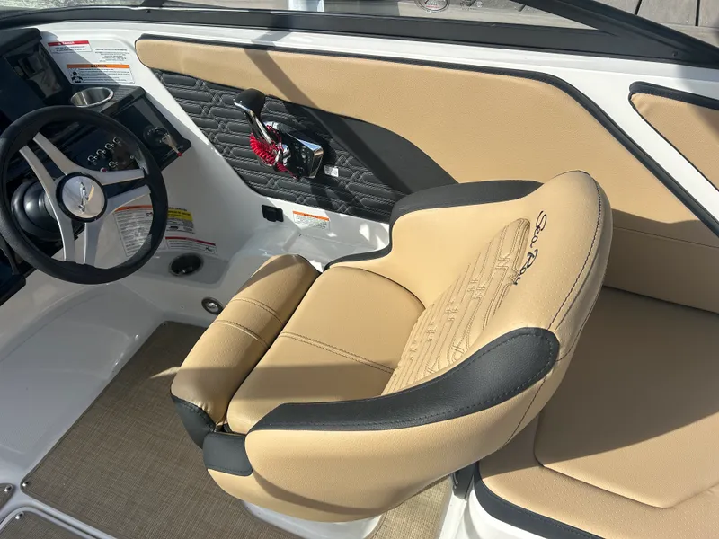 Slide: The Image of Sea Ray SPX 210 Outboard 2026 - 16