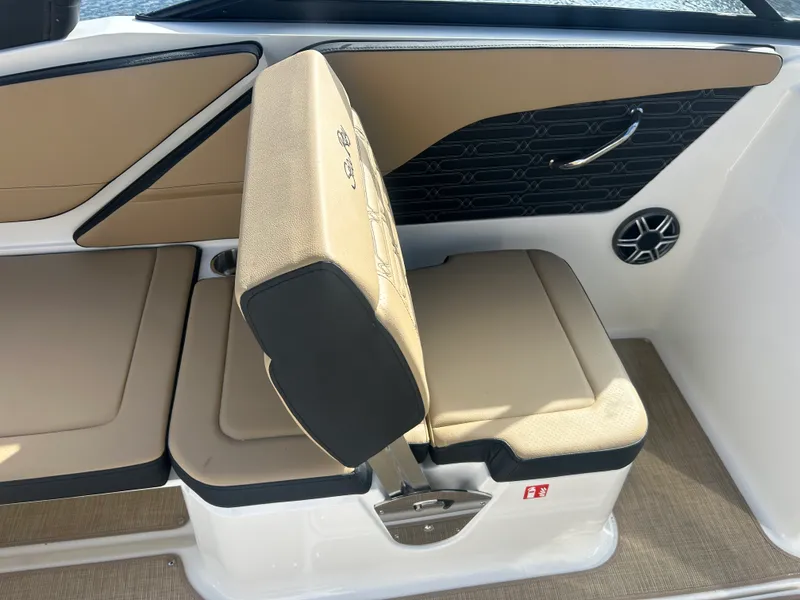 Slide: The Image of Sea Ray SPX 210 Outboard 2026 - 17