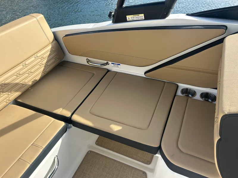 Slide: The Image of Sea Ray SPX 210 Outboard 2026 - 18