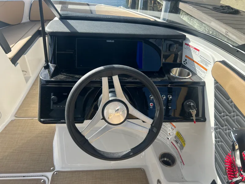 Slide: The Image of Sea Ray SPX 210 Outboard 2026 - 19