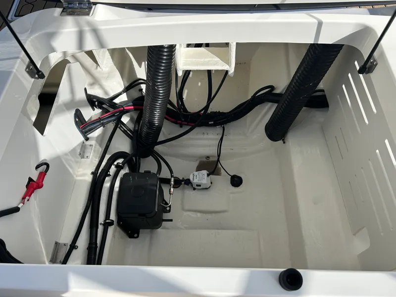 Slide: The Image of Sea Ray SPX 210 Outboard 2026 - 8