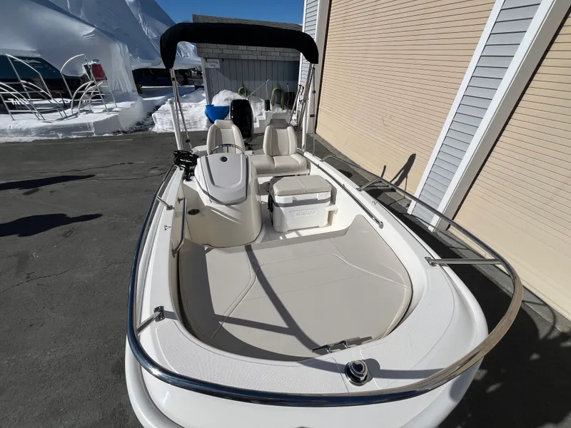 Slide: The Image of Boston Whaler 130 Super Sport 2025 - 10