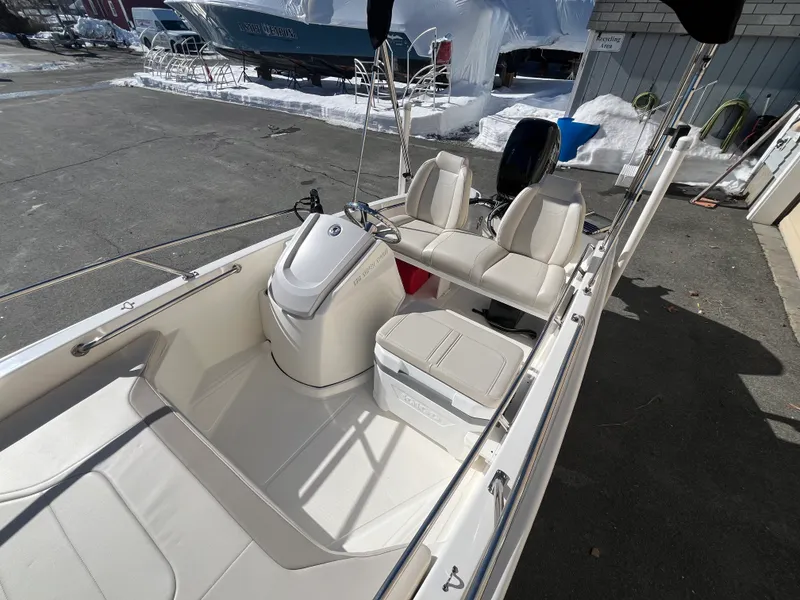 Slide: The Image of Boston Whaler 130 Super Sport 2025 - 11