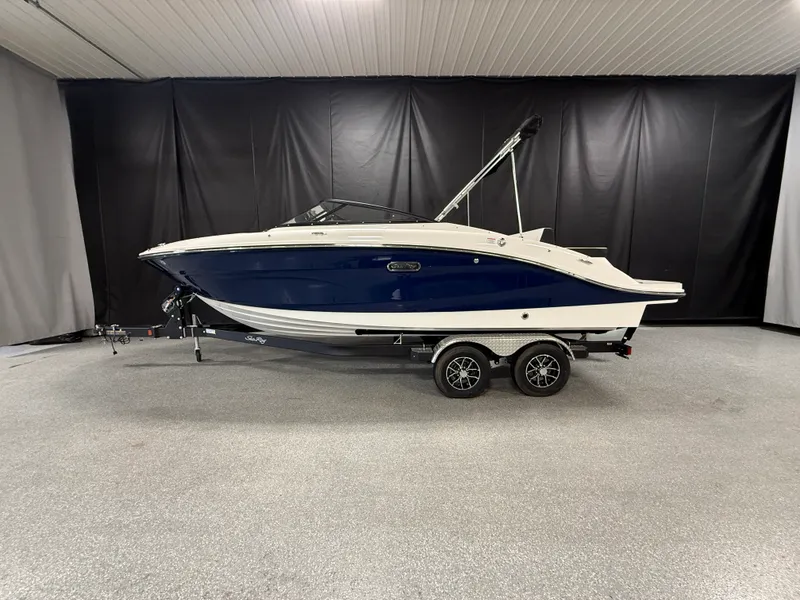 Slide: The Image of Sea Ray SPX 210 2026 - 0