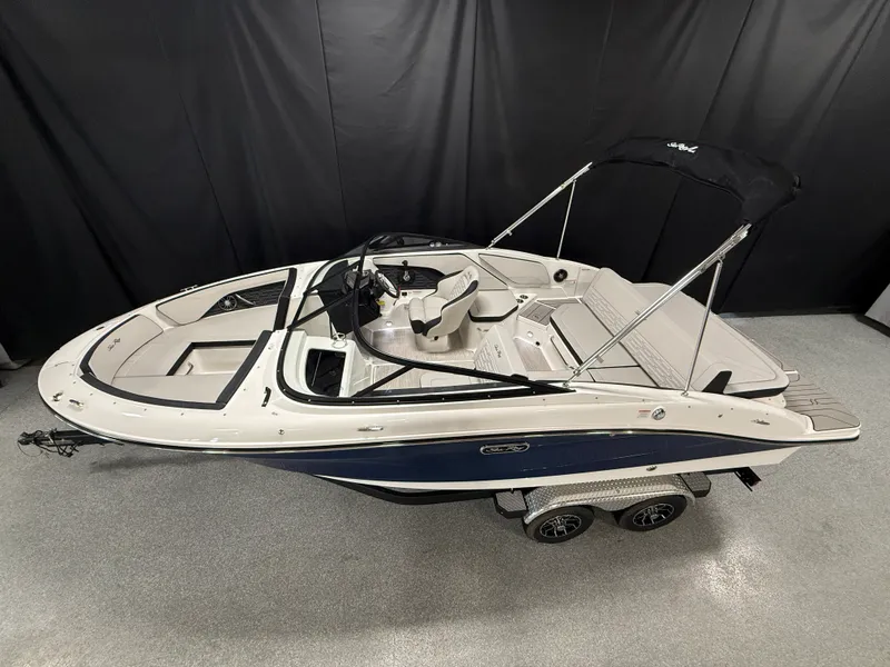 Slide: The Image of Sea Ray SPX 210 2026 - 1