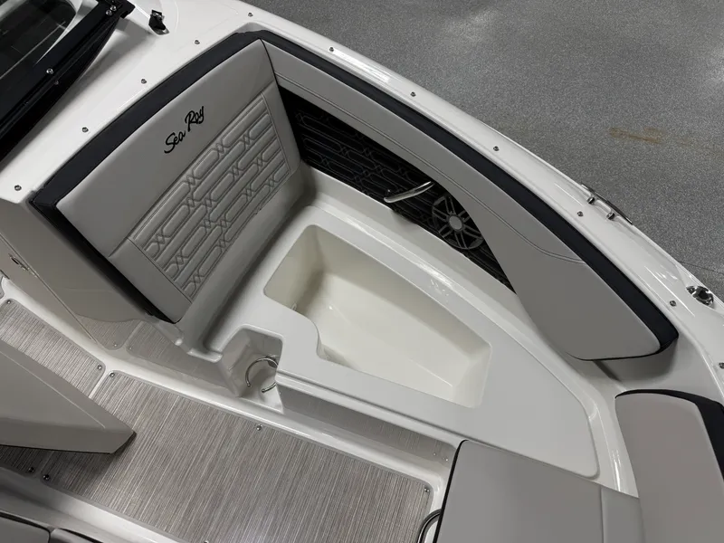 Slide: The Image of Sea Ray SPX 210 2026 - 13