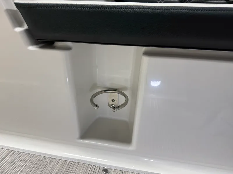 Slide: The Image of Sea Ray SPX 210 2026 - 14