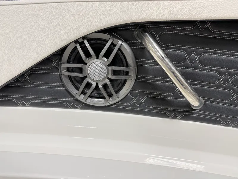 Slide: The Image of Sea Ray SPX 210 2026 - 17