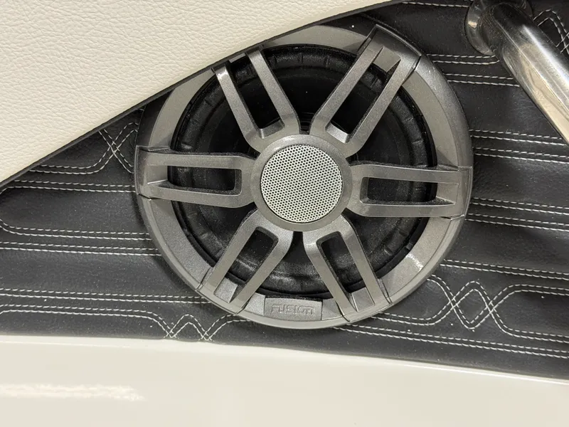 Slide: The Image of Sea Ray SPX 210 2026 - 18