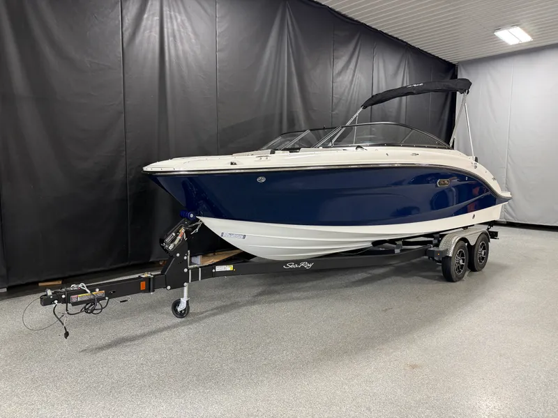 Slide: The Image of Sea Ray SPX 210 2026 - 2