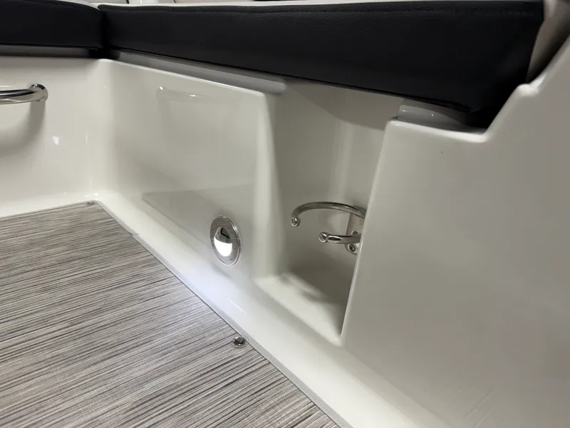 Slide: The Image of Sea Ray SPX 210 2026 - 20