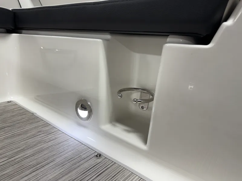 Slide: The Image of Sea Ray SPX 210 2026 - 21